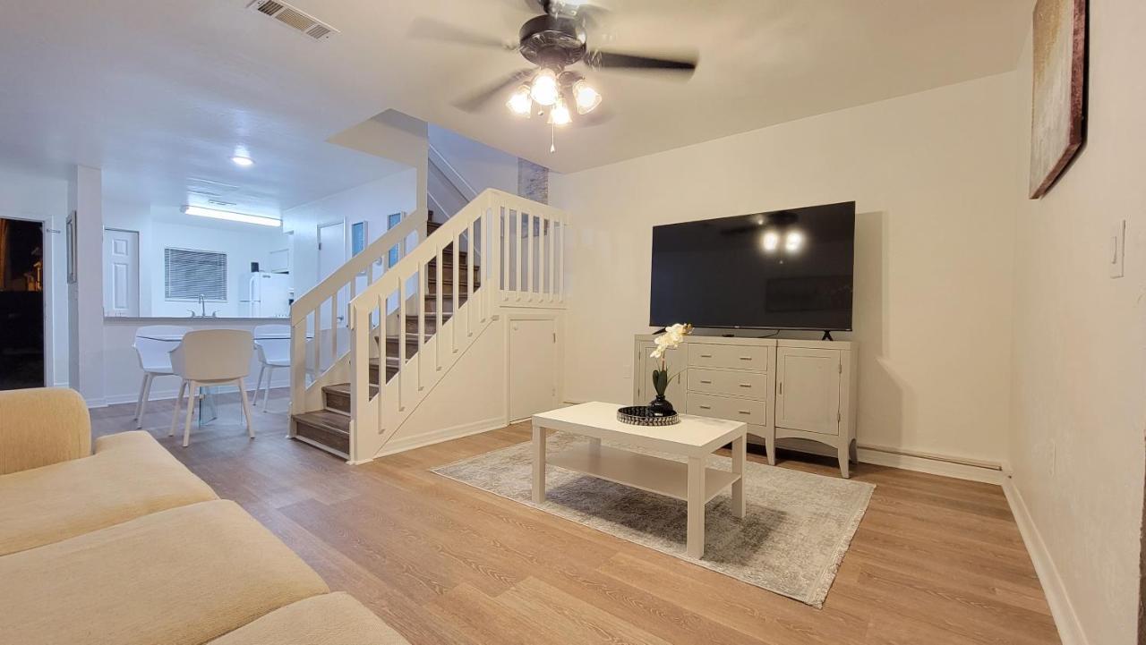 Beautiful Townhouse 2 Bedrooms 1 And A Half Bathrooms Next To Butler Plaza 1 Mile To Uf Gainesville Zewnętrze zdjęcie